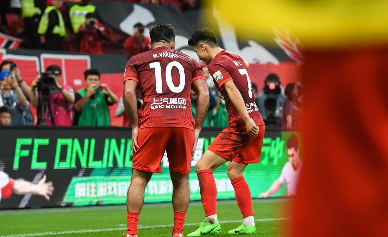 利物浦迎亚冠关键赛，集结日遗憾出局，质疑声仍在，细节决定成败(利物浦与斯旺西)